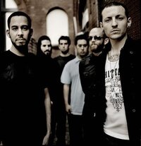 Linkinparkのメンバーの顔と名前が一致しないので この画像で右 Yahoo 知恵袋