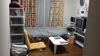 白系の部屋で できれば赤いソファを使ってインテリアしたいのですが カーテン ラグ 教えて 住まいの先生 Yahoo 不動産