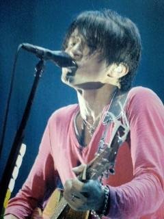 Mr.Childrenの桜井和寿さんが使用しているものについ... - Yahoo!知恵袋