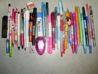 ペンポーチの中身 画像が私の筆入れの中身なのですが Yahoo 知恵袋