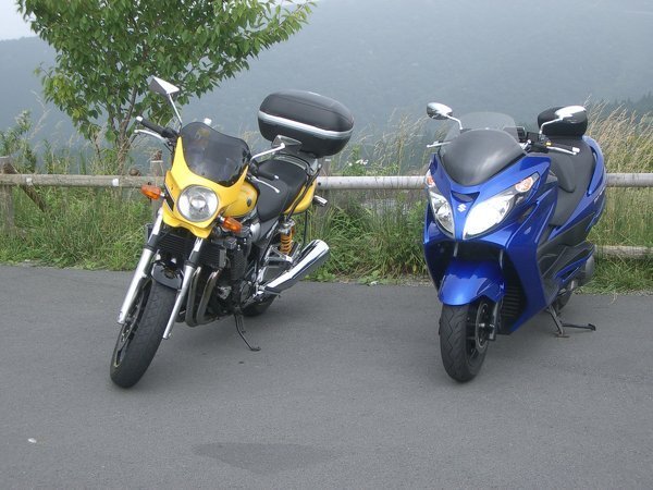 ネイキッドバイクの電装パーツ配線の収納について - 先程友人の