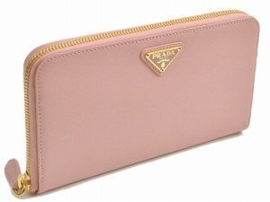 PRADAピンク財布の汚れ写真のピンクの財布はやはりすぐ汚れ 