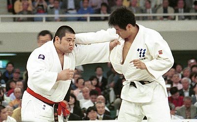 身長１９０ｃｍ、体重１００ｋｇは太ってますか？
ちなみに右の方は１９０ｃｍ、１００ｋｇだそうです。 