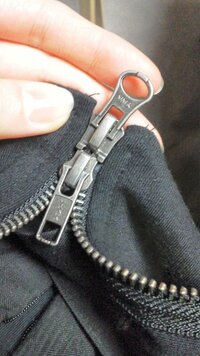 パーカーのチャックがずれたまま上げてしまい元に戻りません 気に入 Yahoo 知恵袋