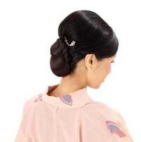 花嫁の母親は髪型どうしたらいいでしょう 留袖でショートヘアです ショートヘ Yahoo 知恵袋