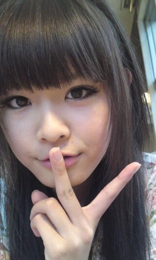 Nicolaモデルの古畑星夏 について この画像の星夏 の目 Yahoo 知恵袋