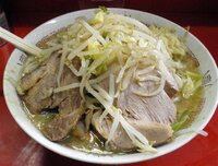 ラーメン二郎本店が近いので行きたいのですが 女で食べる量は普通く Yahoo 知恵袋