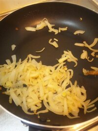 玉ねぎをきつね色に 玉ねぎをきつね色になるまで炒めようと思っ Yahoo 知恵袋