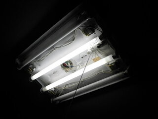 照明の変更について 蛍光灯のカバーが破損しました 現在の照明は長方 Yahoo 知恵袋