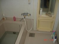 ﾕﾆｯﾄﾊﾞｽのﾊﾟﾈﾙのコーキング部分にｶﾋﾞが生えています 打ち直しも考えた 教えて 住まいの先生 Yahoo 不動産