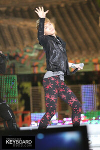 Shineeの衣装について すごくくだらない質問なんですが韓国の男性ア Yahoo 知恵袋