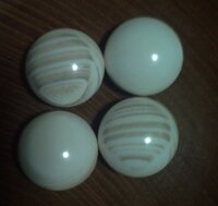 碁石 の見分け方で質問です ガラス 物と 蛤 那智黒 は何処で Yahoo 知恵袋