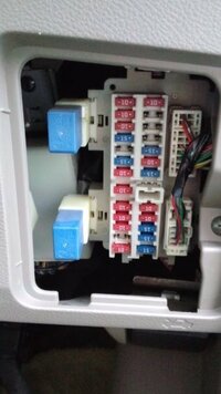 日産ムラーノz50 この写真の部分はどんな時にいじる場所 Yahoo 知恵袋