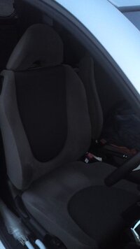 車のシートは何故猫背になる形に作られているのでしょうか また 猫背にな Yahoo 知恵袋
