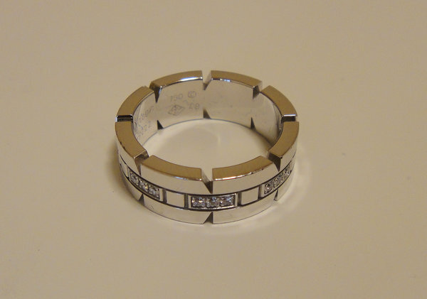 cartier（カルティエ）の指輪の品番って指輪の裏に書いてある