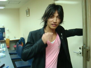 Uverworldの真太郎のこの髪型のセットの仕方教えてもらえませんか Yahoo 知恵袋
