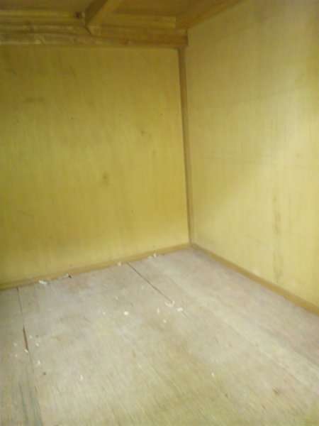 カビ掃除。うちの押し入れは古い家なので全面ベニアです…子供部屋の