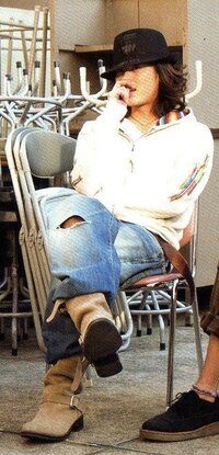 この画像で赤西仁さんが履いているブーツはどこのものでしょうか Yahoo 知恵袋