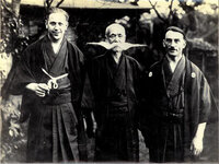 髭の手入れの仕方 .
この方のプロペラ髭って、毎日、どんな風に手入れしてたのでしょうか。毎朝、椿油かなにかで固めるとかして、手入れしていたのですしょうか。

それとも、やはり、毎日のメンテナンスはめ...