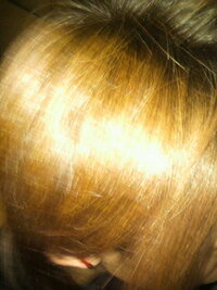 髪色について。
現在画像のような髪色（フラッシュで光を当てた）なんですがアッシュベージュにしたいんですが
泡染め（プリティアのアッシュベージュつかえばなりますか？ 