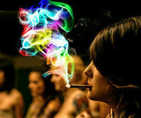 七色の煙を出すタバコ 下の画像をあるニュースサイトで見か Yahoo 知恵袋