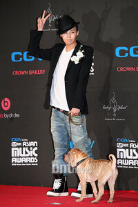 このbigbangのg Dragonのはいているジーンズ どこのメーカ Yahoo 知恵袋