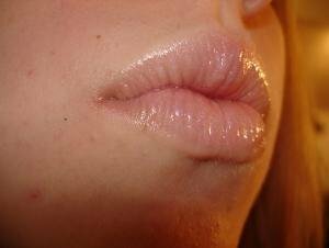 唇をピンクにしたいのですが 唇を下の画像のようにピンク Yahoo 知恵袋