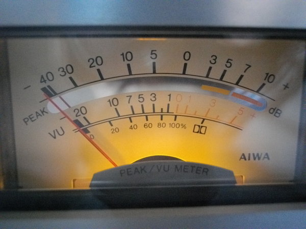 カセットデッキに詳しい方いましたら、メーターの調整方法を教えて