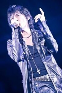 氷室京介がしているこのロザリオ風ネックレスは何処のブランドでしょうか Yahoo 知恵袋