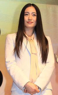 仲間由紀恵さんは黒髪のイメージが強いですが 染めたことってな Yahoo 知恵袋