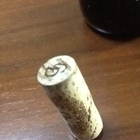 写真のワインのコルクはうっすら色のついたカビが見えるのですが Yahoo 知恵袋