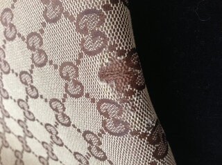 海外で購入のgucciのバッグの キャンパス生地部分のはげ Yahoo 知恵袋