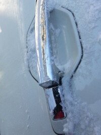 車のドアノブ の凍結について雪が積もる東北に住んでいます 私の車は Yahoo 知恵袋