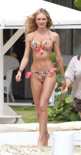 どういった運動やダイエットをすれば 彼女のようなくびれのあるウ Yahoo 知恵袋