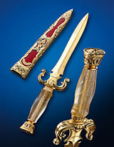 ダガーって剣の中じゃ一番カッコイイですよね 最近の漫画ではロン Yahoo 知恵袋