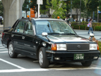 こんにちは タクシーの後ろの窓ガラスに書いてある三桁の数字はなにですか Yahoo 知恵袋