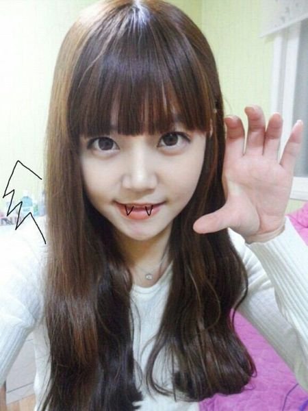 韓国のオルチャンですが この写真で加工されてある 牙と羽は Yahoo 知恵袋