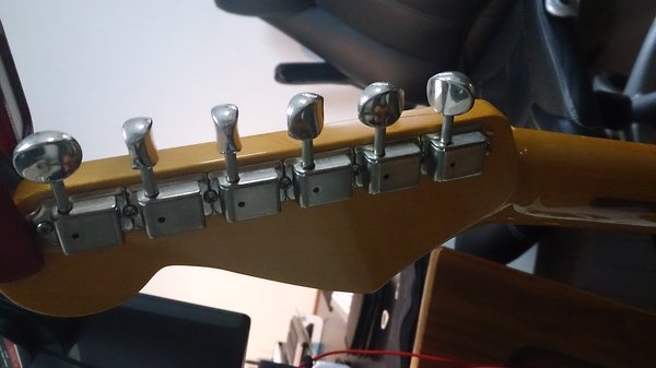 FenderJapanストラトのペグ交換について - 近々Fender製 - Yahoo!知恵袋