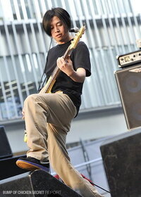 邦楽バンドで ベースの音が目立っている曲を教えて下さい ベースの重低音や Yahoo 知恵袋