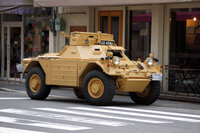 こんな車か走っていたらびっくりしませんか１９６３年製のフェレット装甲車を Yahoo 知恵袋