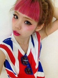 黒髪なんですがもう少ししたら前髪だけ赤系かピンク系に染めたいと思ってい Yahoo Beauty