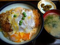 カツ丼の上に グリーンピース 許せますか 私は彩りに使っ Yahoo 知恵袋