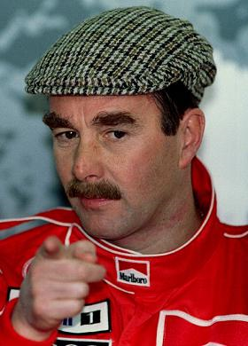 元F1レーサーのナイジェル・マンセルはウィリアムズで赤いカーナ