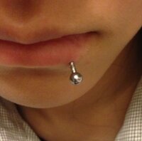 ピアスホールは乾燥 湿潤 初めてピアスをする者です ピアッサ Yahoo 知恵袋