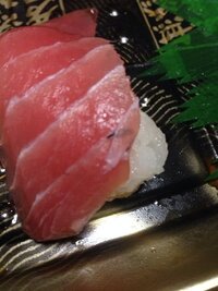 マグロを買ってきたら半分が黒い部分でした これは食べるものなのでしょ Yahoo 知恵袋