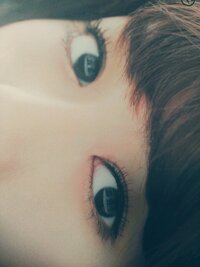 まつげは男性ホルモンの象徴なのになぜ女性はまつげを濃く見せたがるのですか Yahoo 知恵袋