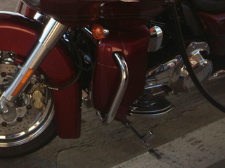 知り合いのハーレーです 友人２名に見せたらこのガード初心者がつけるものだ Yahoo 知恵袋