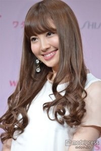 こじはる風 つやつやで毛先が巻き巻きヘアー 小嶋陽菜ちゃん Yahoo 知恵袋