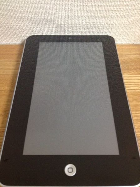 このタブレットのメーカーと型番を知りたいのですが、貰った物で
