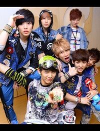 Btobのヒョンシクとプニエルはニコニコタイプですか 韓ラブで Yahoo 知恵袋